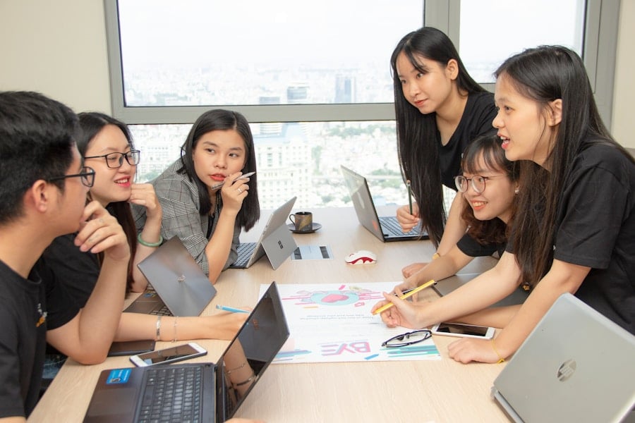 Photo Communication Skills for Future Leaders