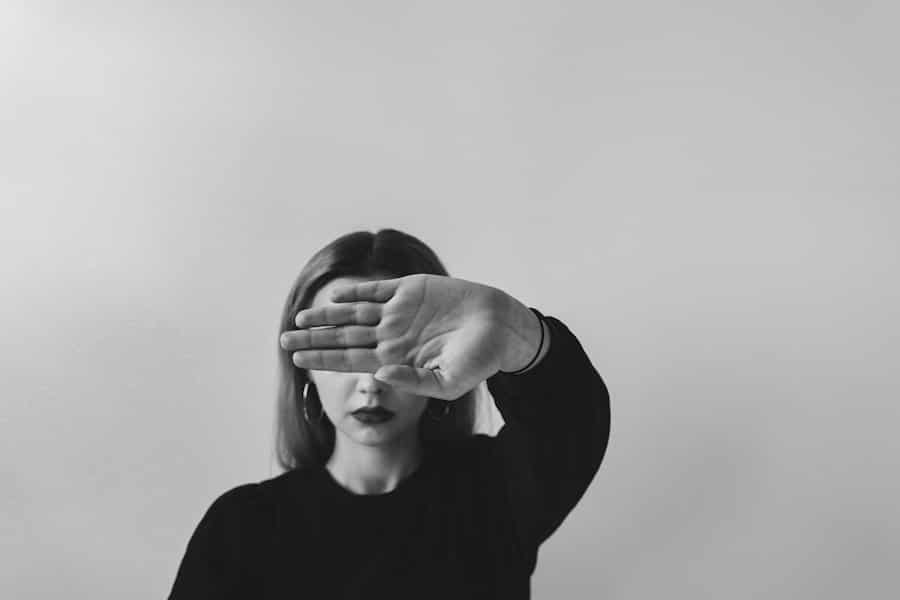 non-verbal signals