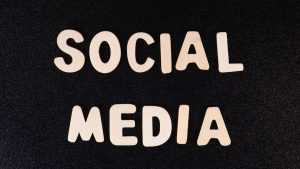 Photo social media communication behavior