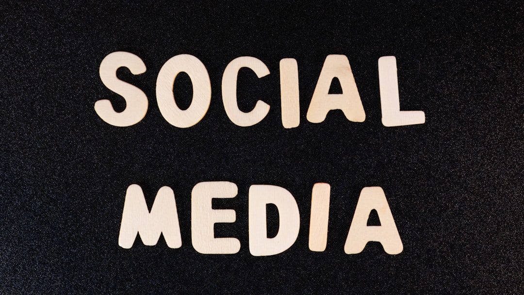 Photo social media communication behavior
